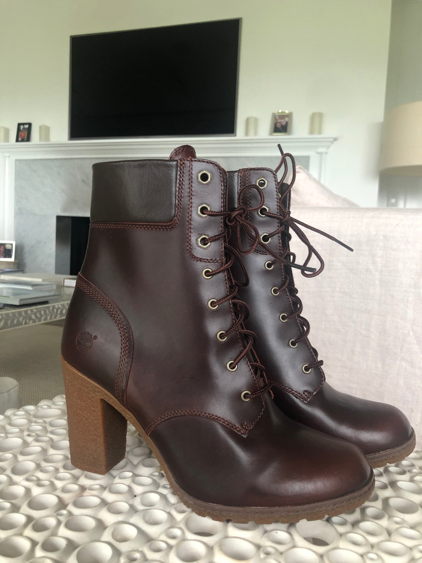 B. Timberland Women's Limited Burgundy  Leather High Heel Boots - size 10